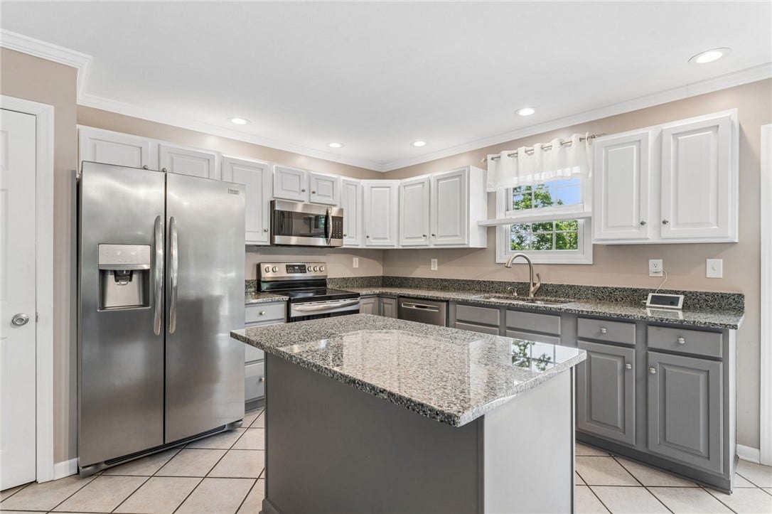 61 Greenhill Dr, Washington, PA 15301