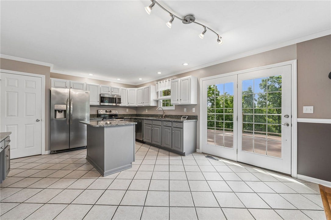 61 Greenhill Dr, Washington, PA 15301