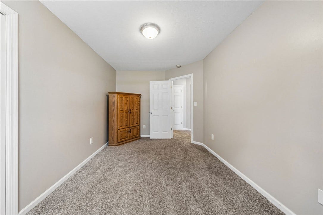 61 Greenhill Dr, Washington, PA 15301