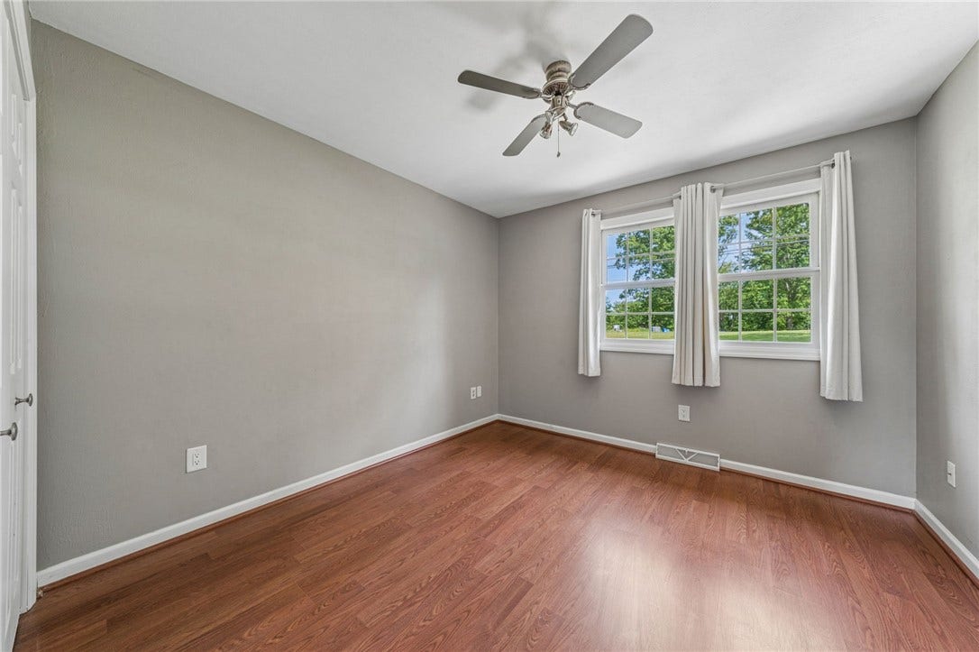 61 Greenhill Dr, Washington, PA 15301