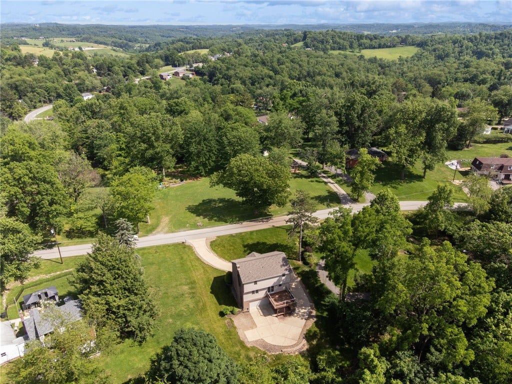 61 Greenhill Dr, Washington, PA 15301