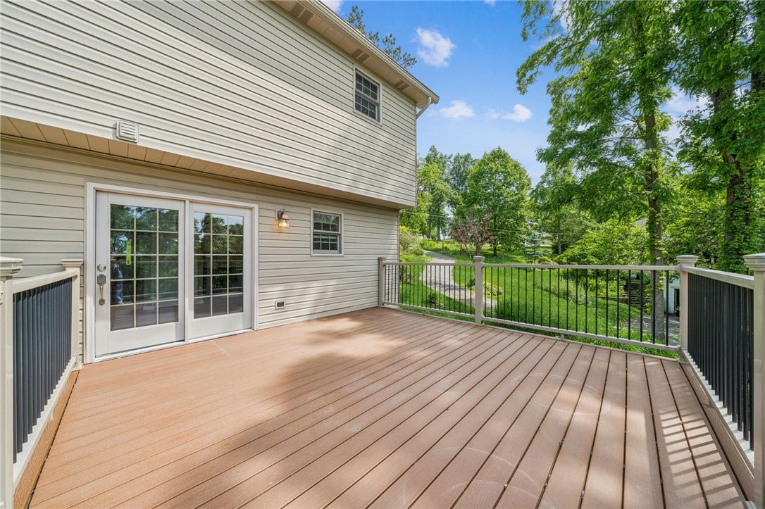 61 Greenhill Dr, Washington, PA 15301