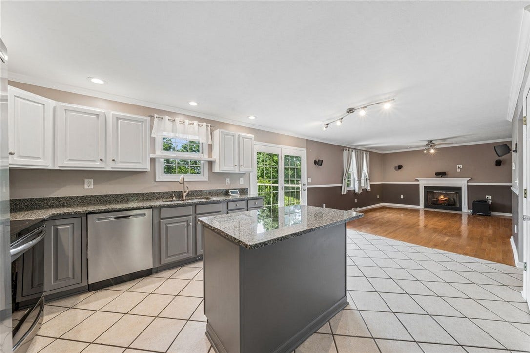 61 Greenhill Dr, Washington, PA 15301