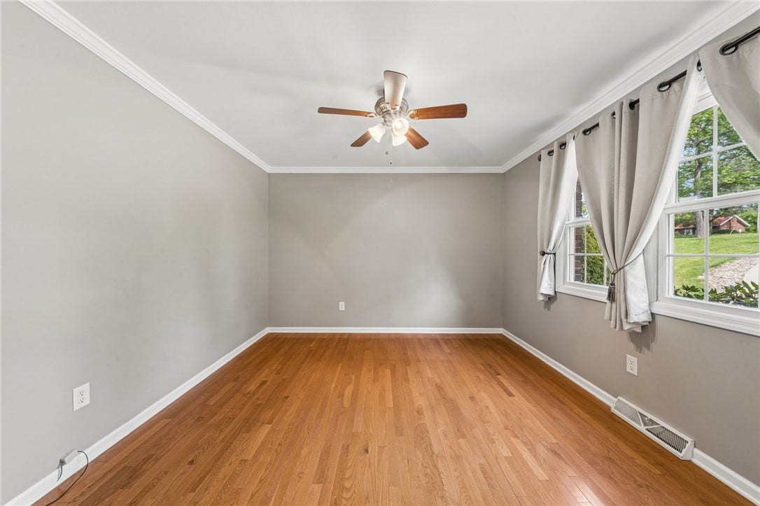 61 Greenhill Dr, Washington, PA 15301