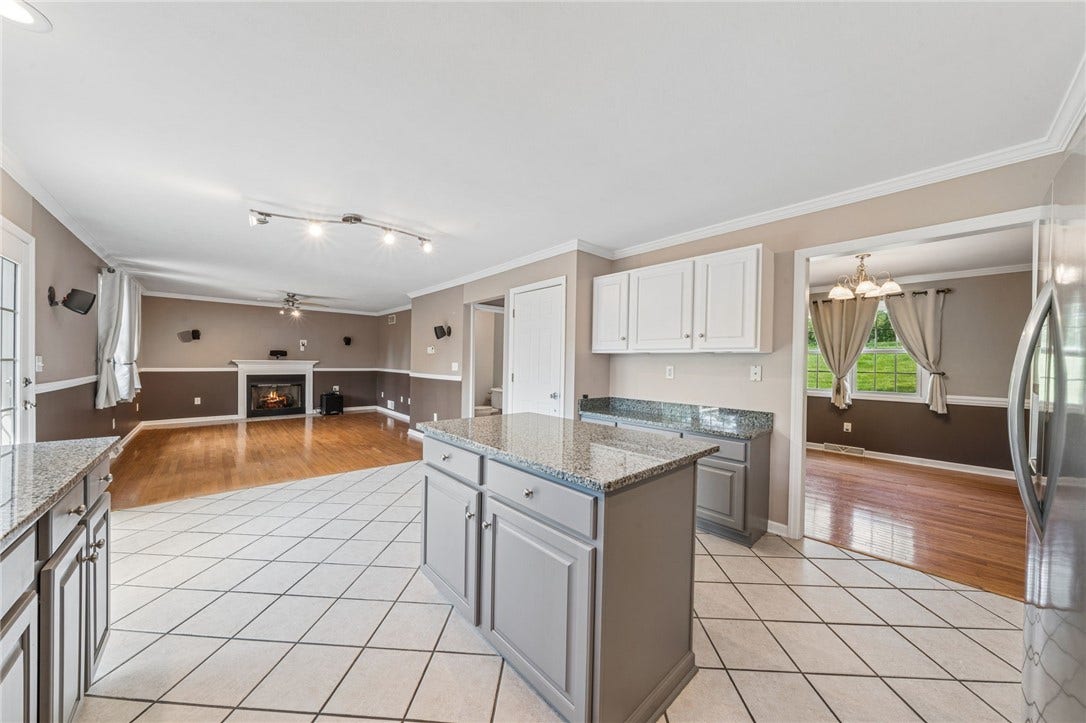 61 Greenhill Dr, Washington, PA 15301