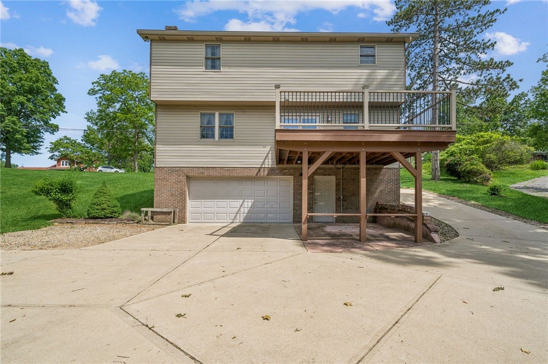 61 Greenhill Dr, Washington, PA 15301