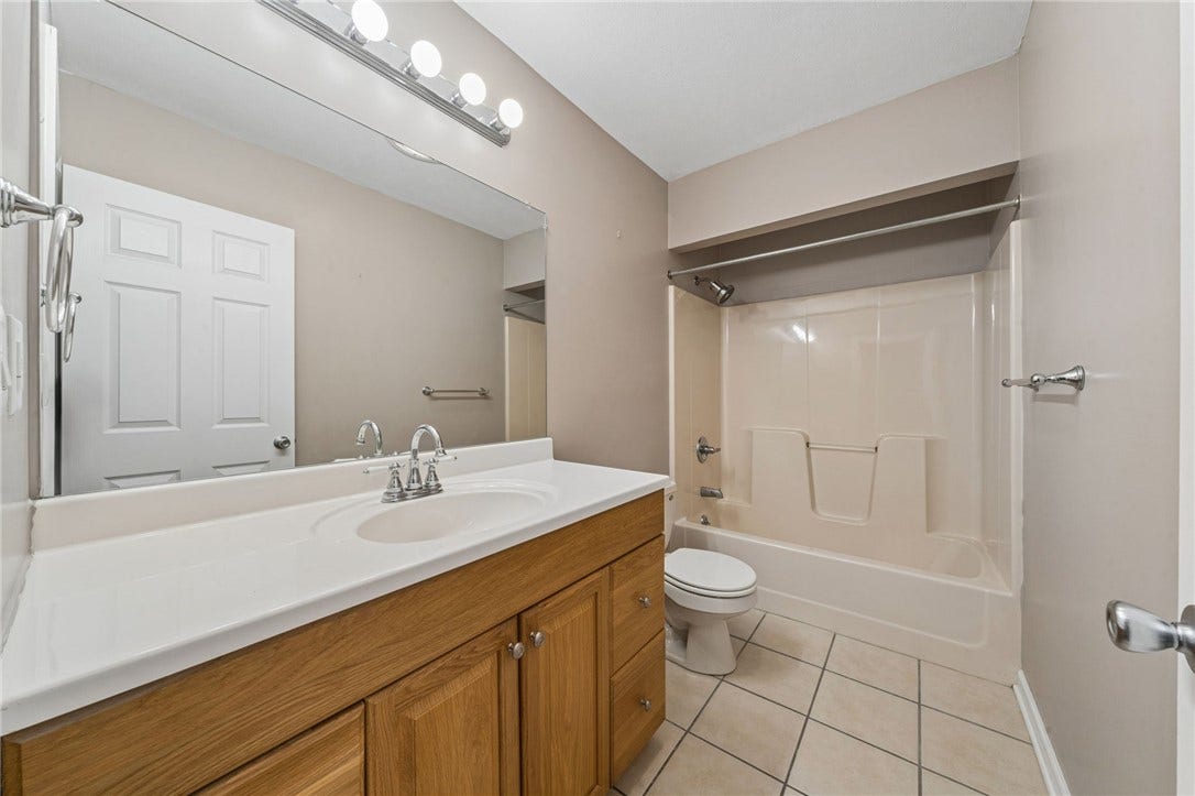 61 Greenhill Dr, Washington, PA 15301