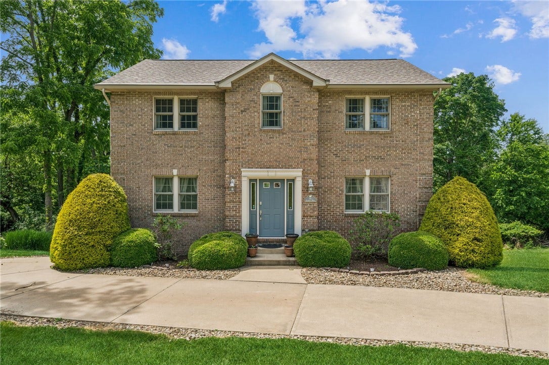 61 Greenhill Dr, Washington, PA 15301