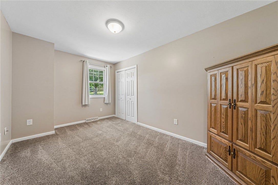 61 Greenhill Dr, Washington, PA 15301
