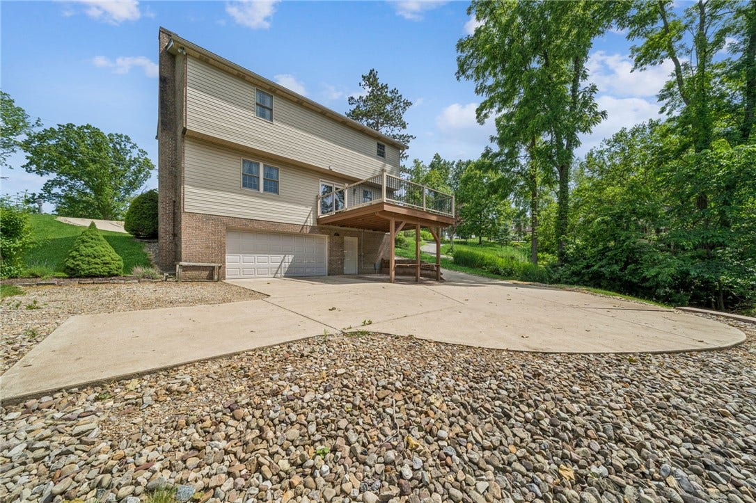 61 Greenhill Dr, Washington, PA 15301