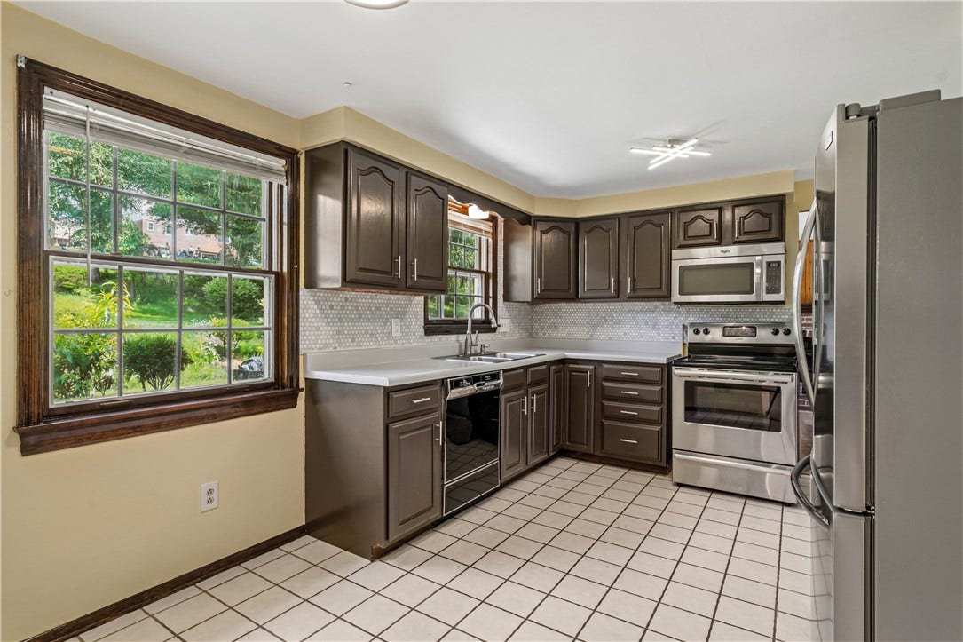 other side view kitchen