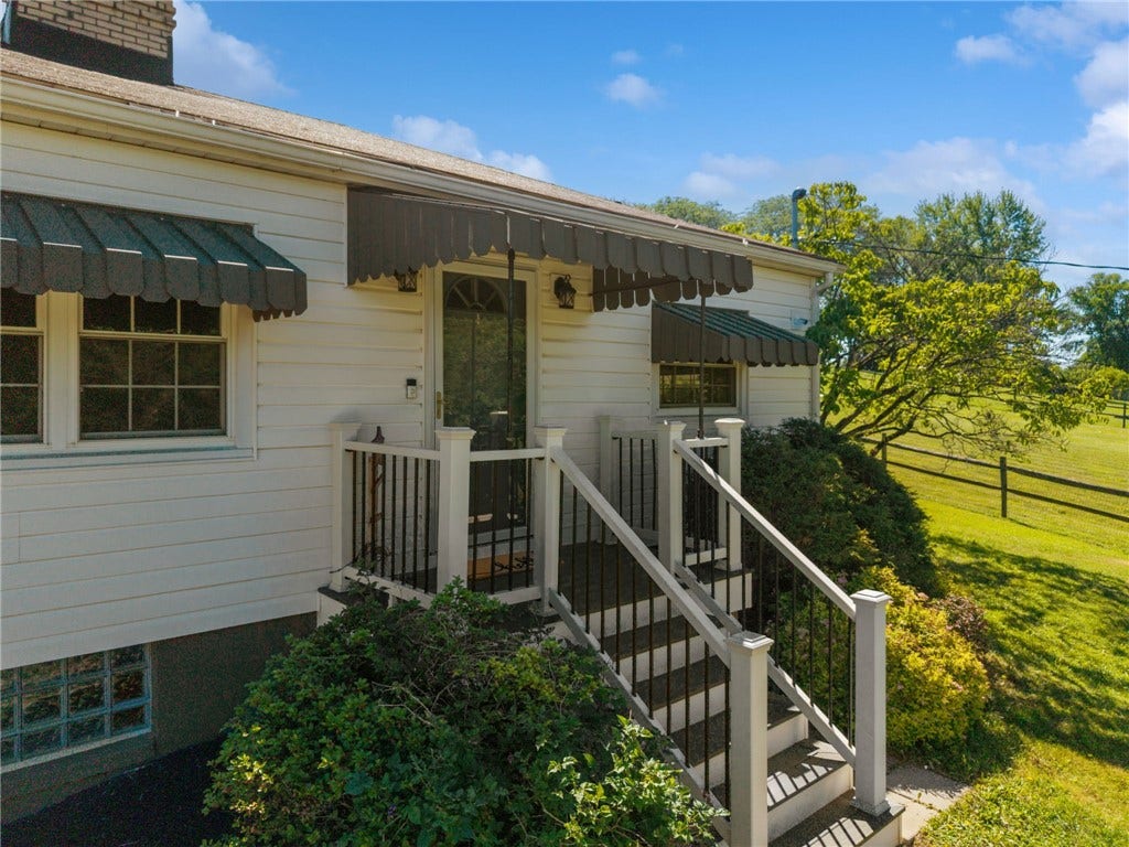 1221 Clay Pike, Irwin, PA 15642