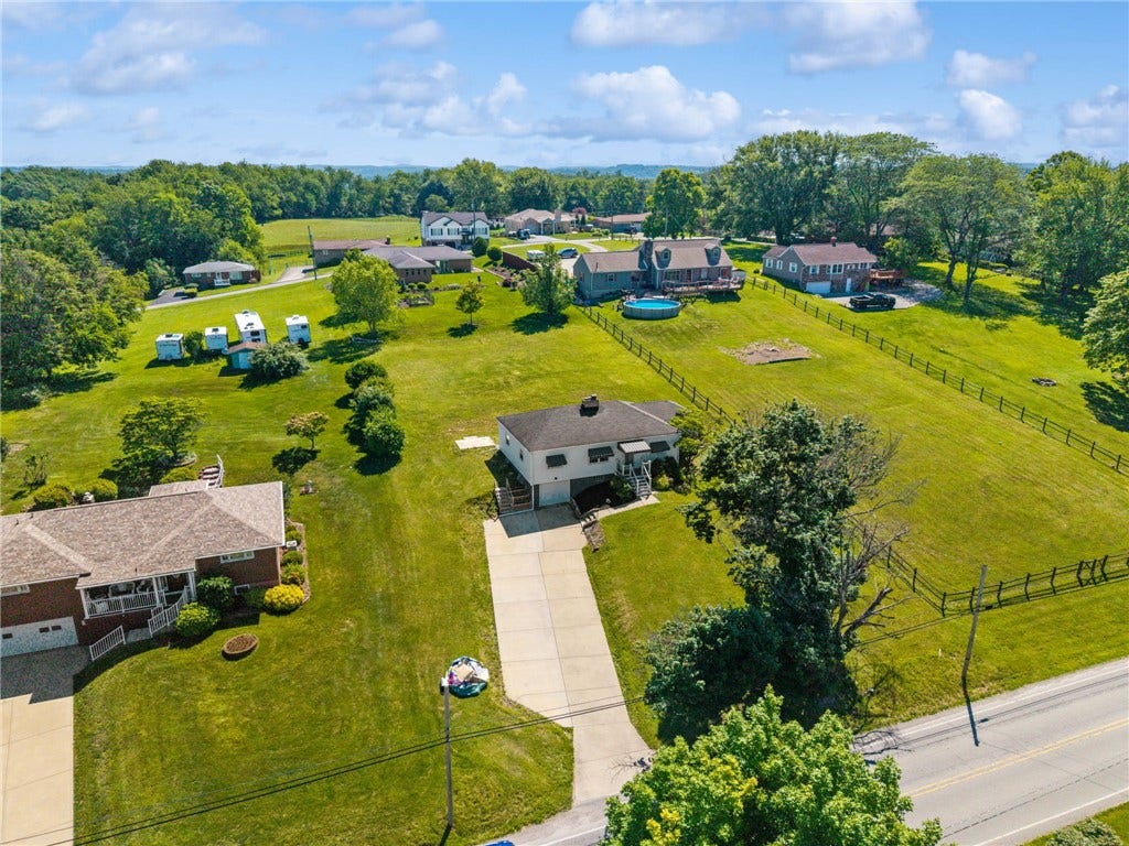 1221 Clay Pike, Irwin, PA 15642