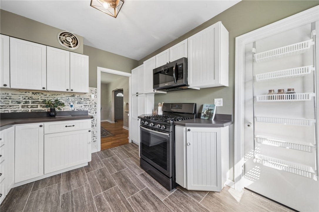 1221 Clay Pike, Irwin, PA 15642
