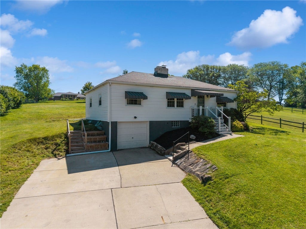 1221 Clay Pike, Irwin, PA 15642