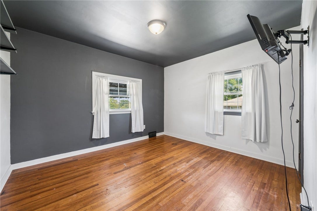 1221 Clay Pike, Irwin, PA 15642