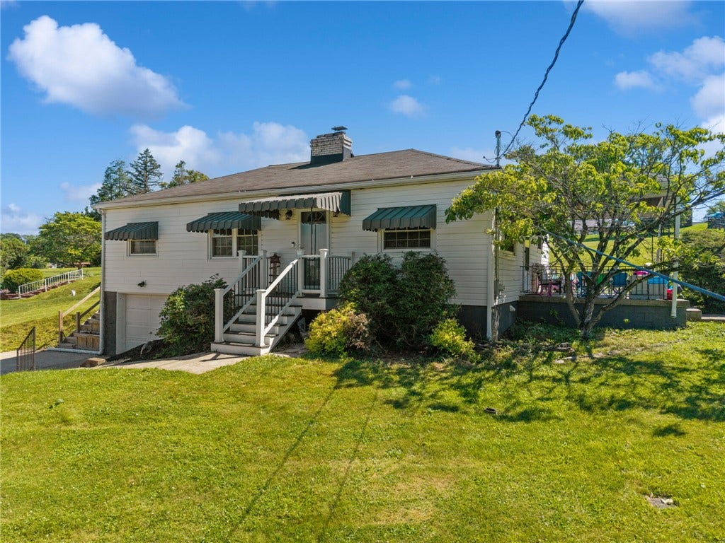 1221 Clay Pike, Irwin, PA 15642