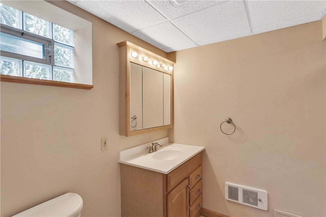 3 Sarah Ct., Irwin, PA 15642 Full Bath with Vented Glass Block Window.