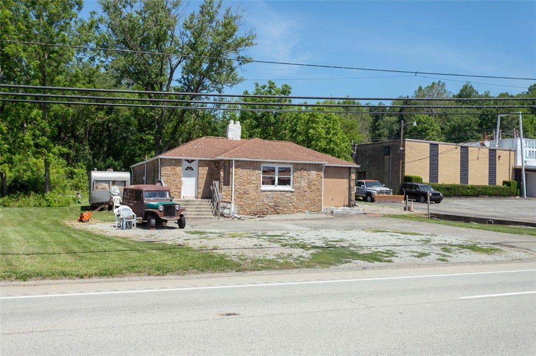 1065 University Dr, Connellsville, PA 15425