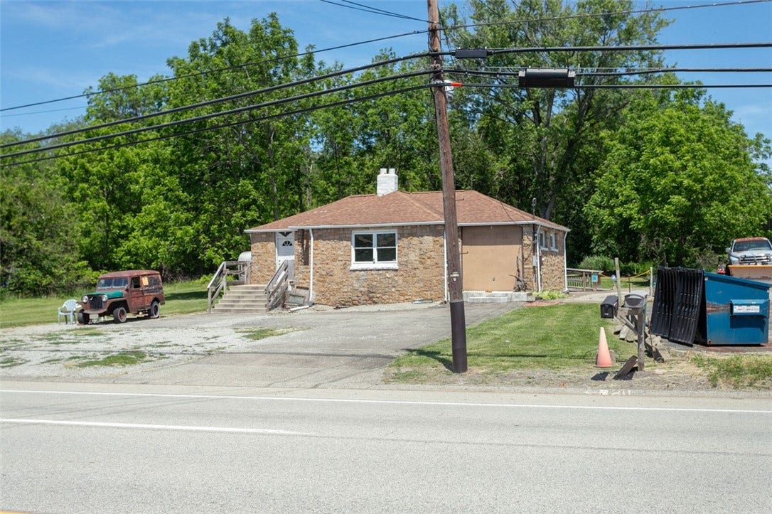 1065 University Dr, Connellsville, PA 15425