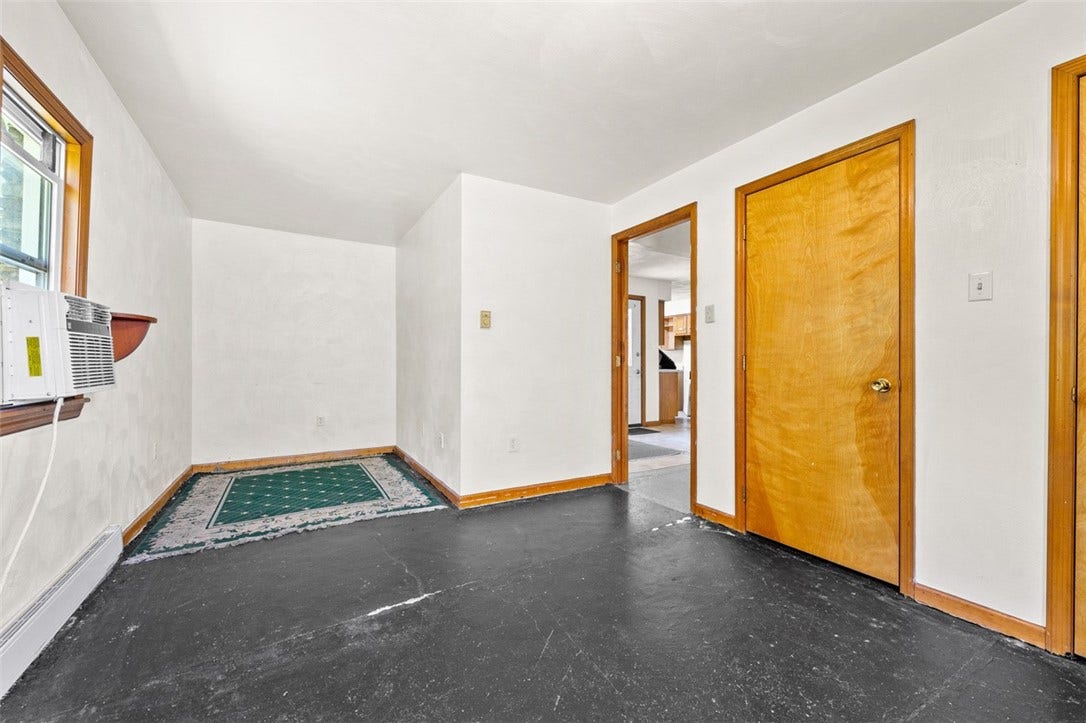 1065 University Dr, Connellsville, PA 15425