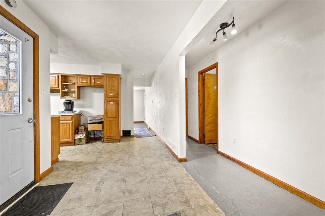 1065 University Dr, Connellsville, PA 15425