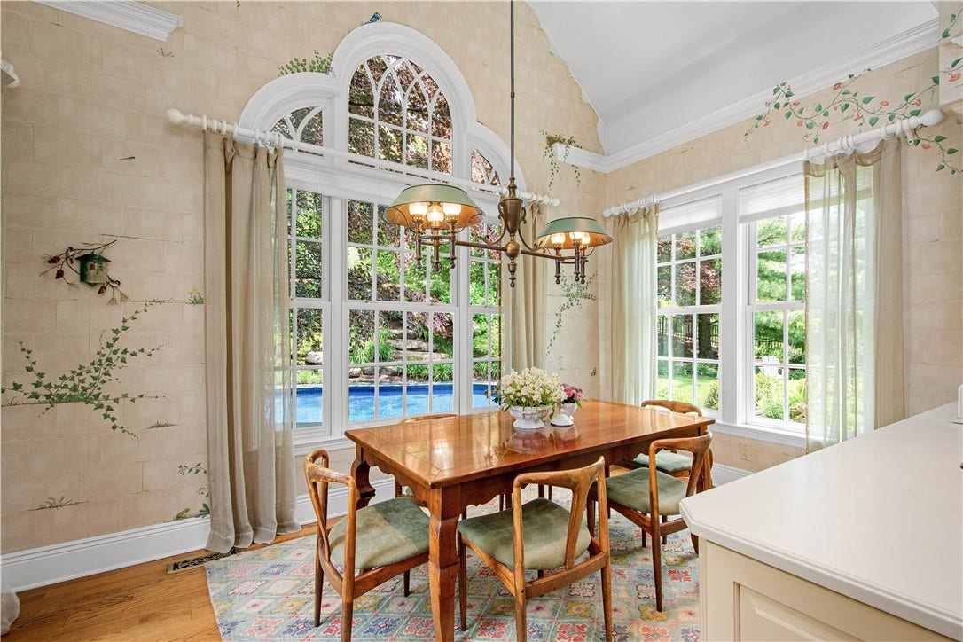 Imagine enjoying your meals with a view out of every window!