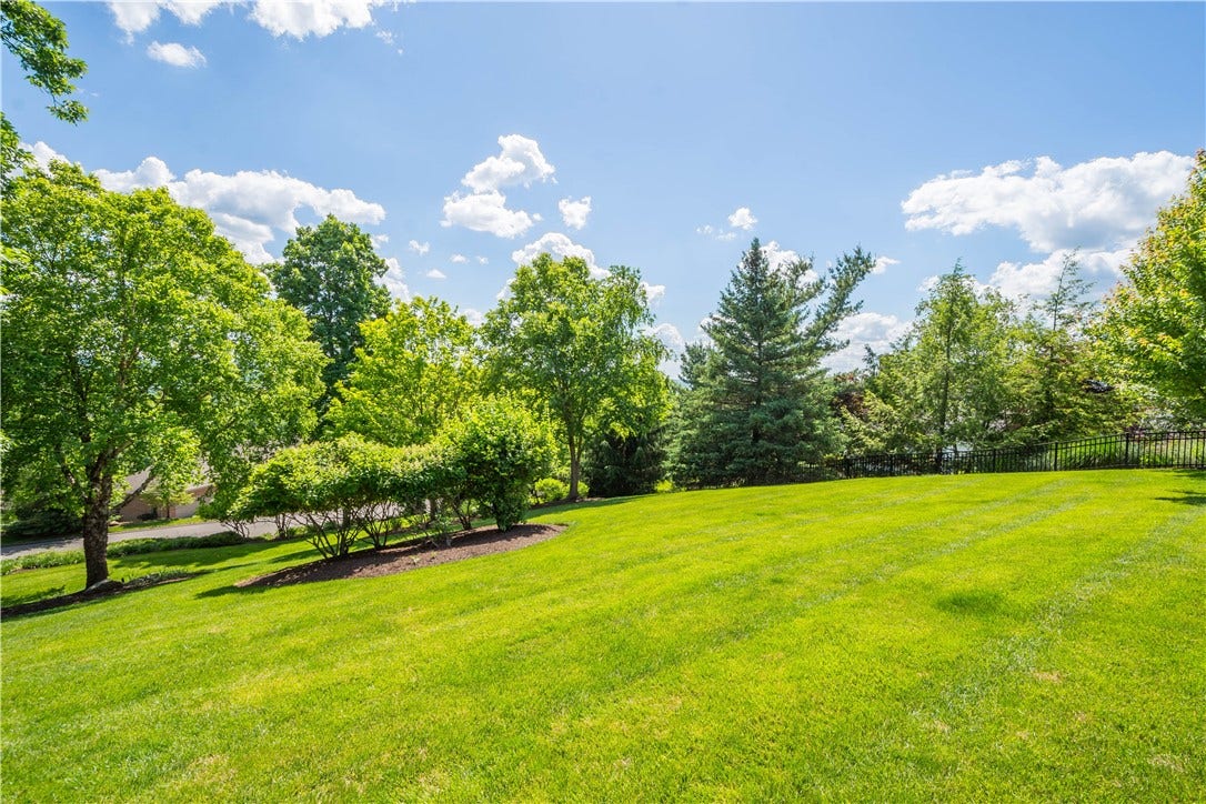 128 Mount Blaine Dr, McMurray, PA 15317