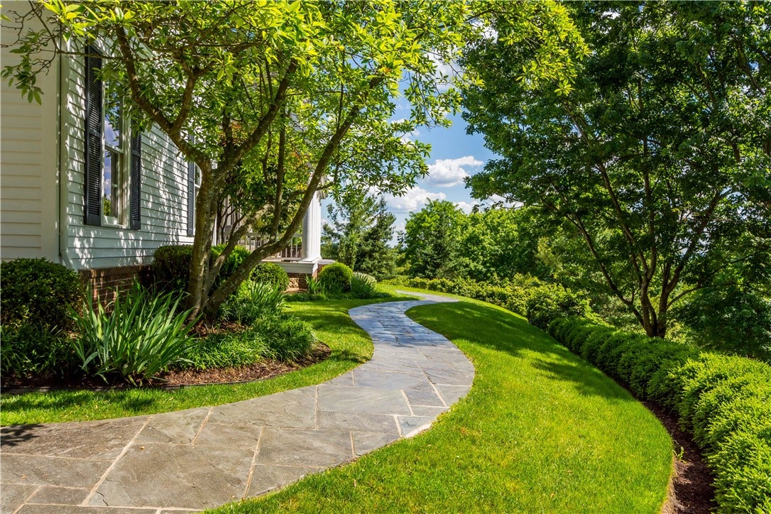 128 Mount Blaine Dr, McMurray, PA 15317