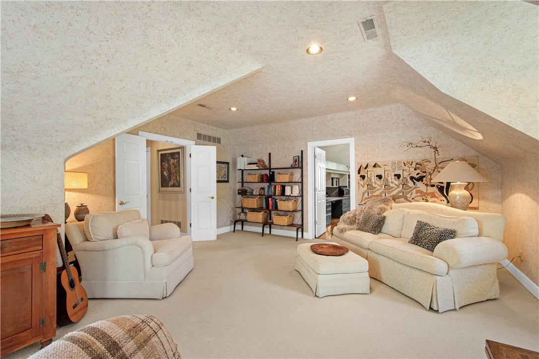 Currently used as an additional living/lounging space, this 2nd floor room offers endless possibilities.. teen suite, craft room, in-law suite? The choice is yours. Just out of site is acess to a 2nd level deck!