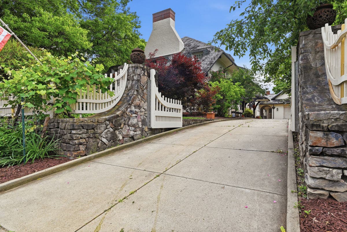 704 Amberson Avenue, Pittsburgh, PA 15232 704 Amberson Avenue, Pittsburgh, PA 15232