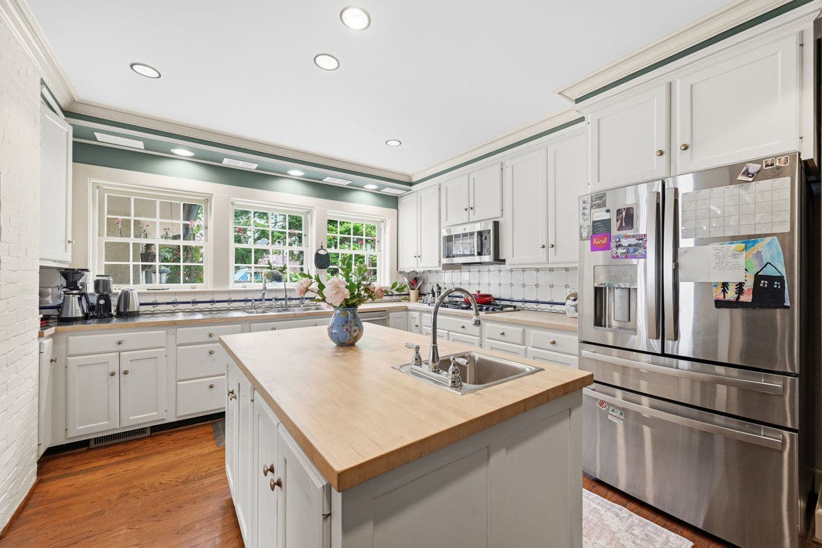 704 Amberson Avenue, Pittsburgh, PA 15232 704 Amberson Avenue, Pittsburgh, PA 15232