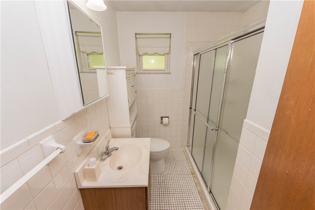 1366 Henderson Ave, Washington, PA 15301