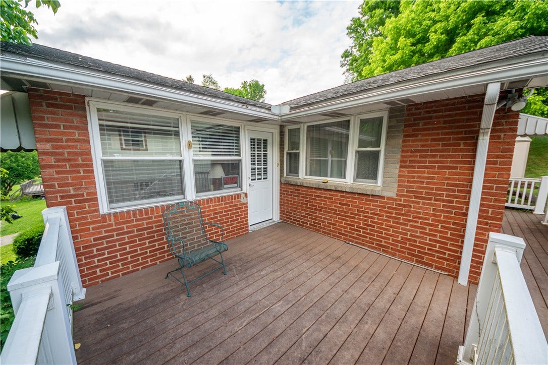 1366 Henderson Ave, Washington, PA 15301