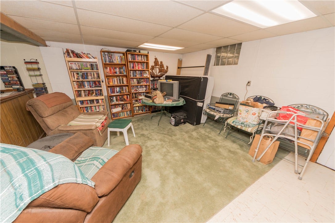 1366 Henderson Ave, Washington, PA 15301