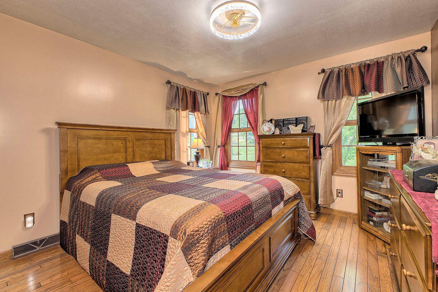105 Oak Hill Road, Greensburg, PA 15601