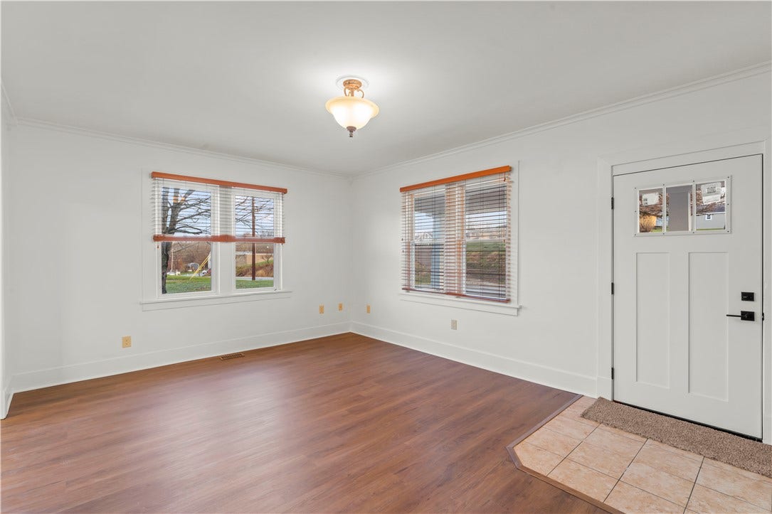 Living Room 2667 Jefferson Ave