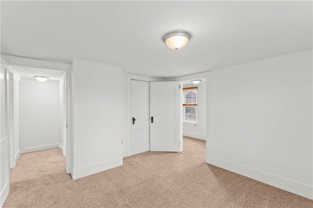 Upper Level 2667 Jefferson Ave