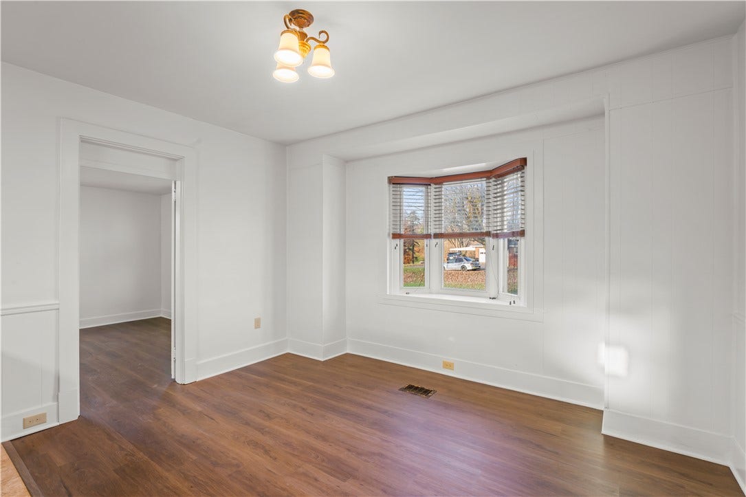 Dining Room 2667 Jefferson Ave