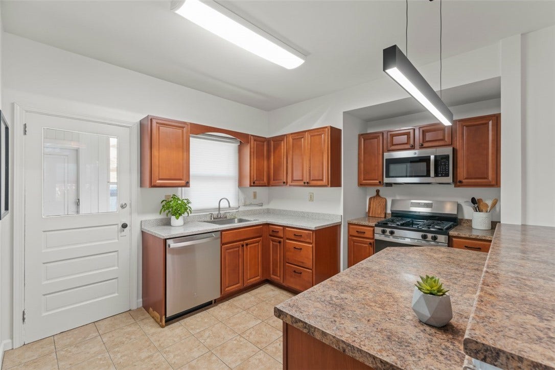 Staged Kitchen 2667 Jefferson Ave