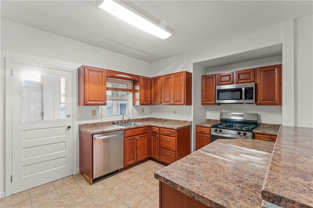 Kitchen 2667 Jefferson Ave