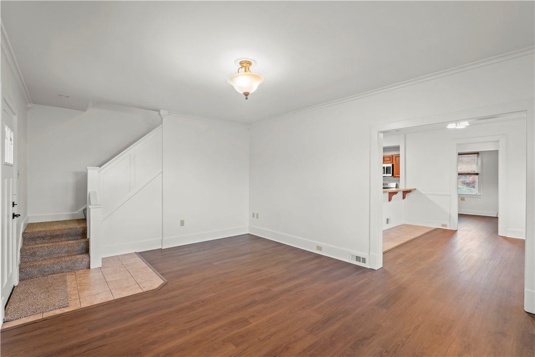Living Room 2667 Jefferson Ave