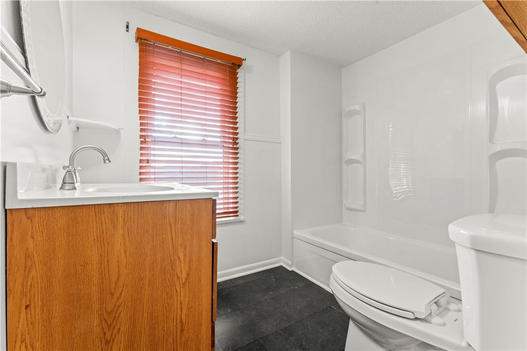 Full Hall Bathroom 2667 Jefferson Ave
