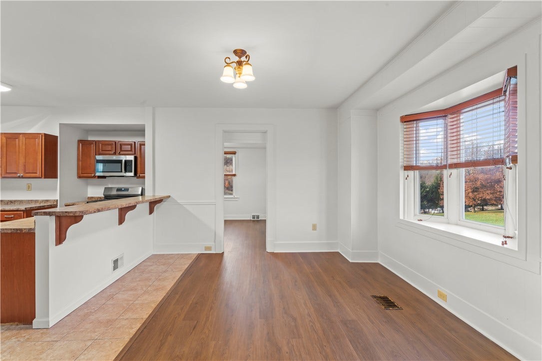Dining Room 2667 Jefferson Ave