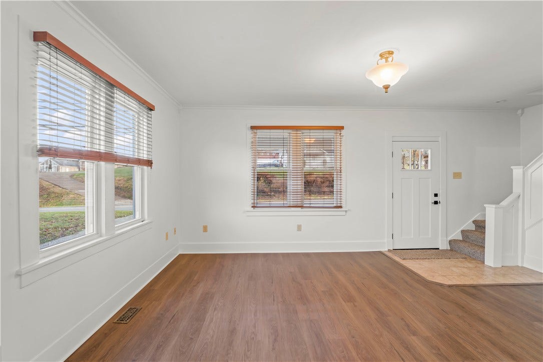 Living Room 2667 Jefferson Ave