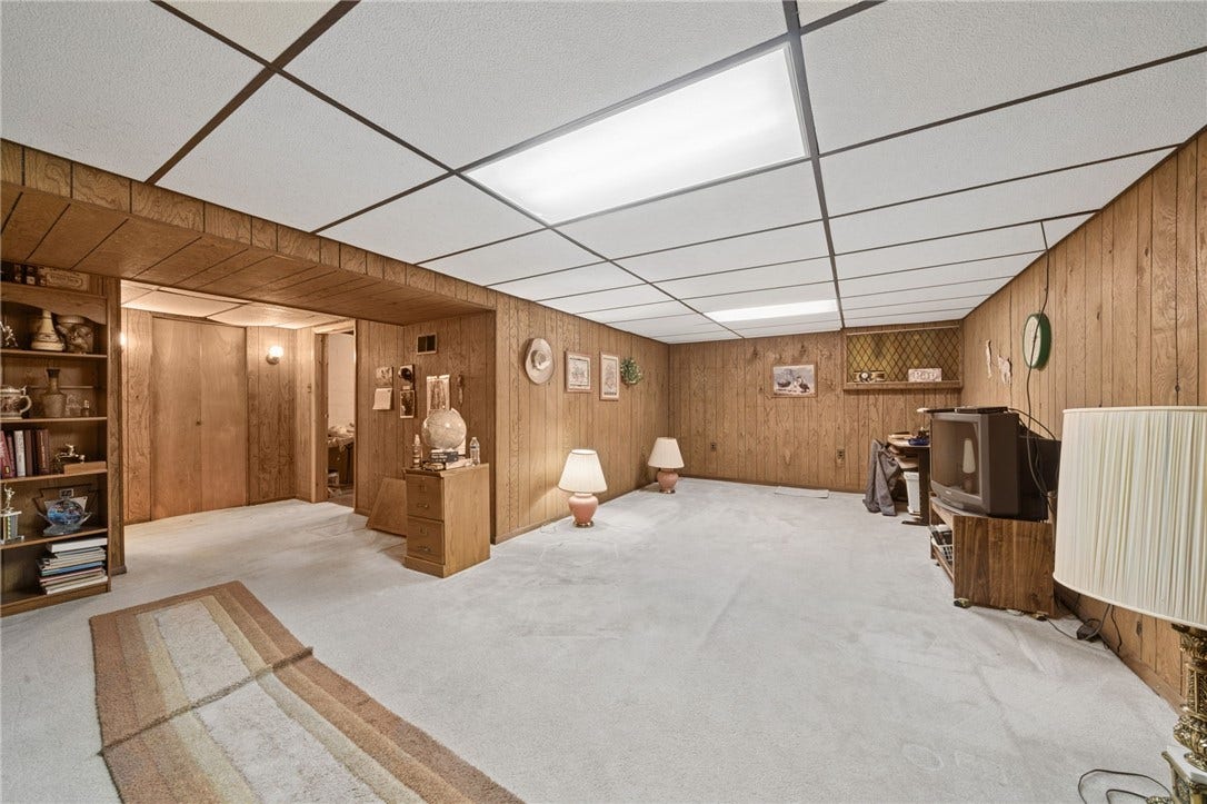 13479 Louise Dr, Irwin, PA 15642