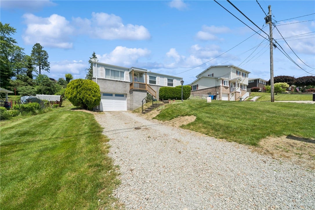 13479 Louise Dr, Irwin, PA 15642
