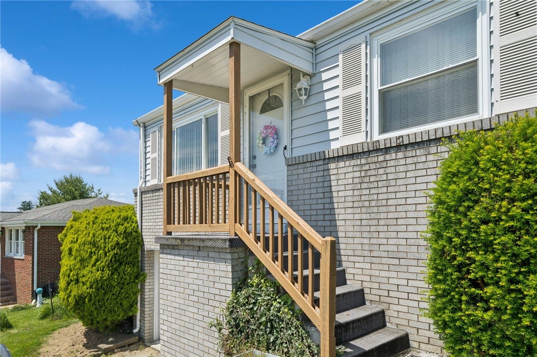 13479 Louise Dr, Irwin, PA 15642