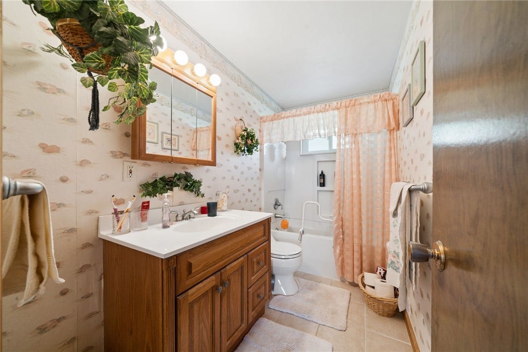 13479 Louise Dr, Irwin, PA 15642