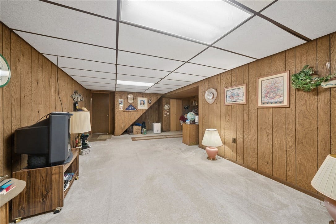 13479 Louise Dr, Irwin, PA 15642